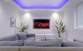 Stunning Luxury Apartment Near Motherwell