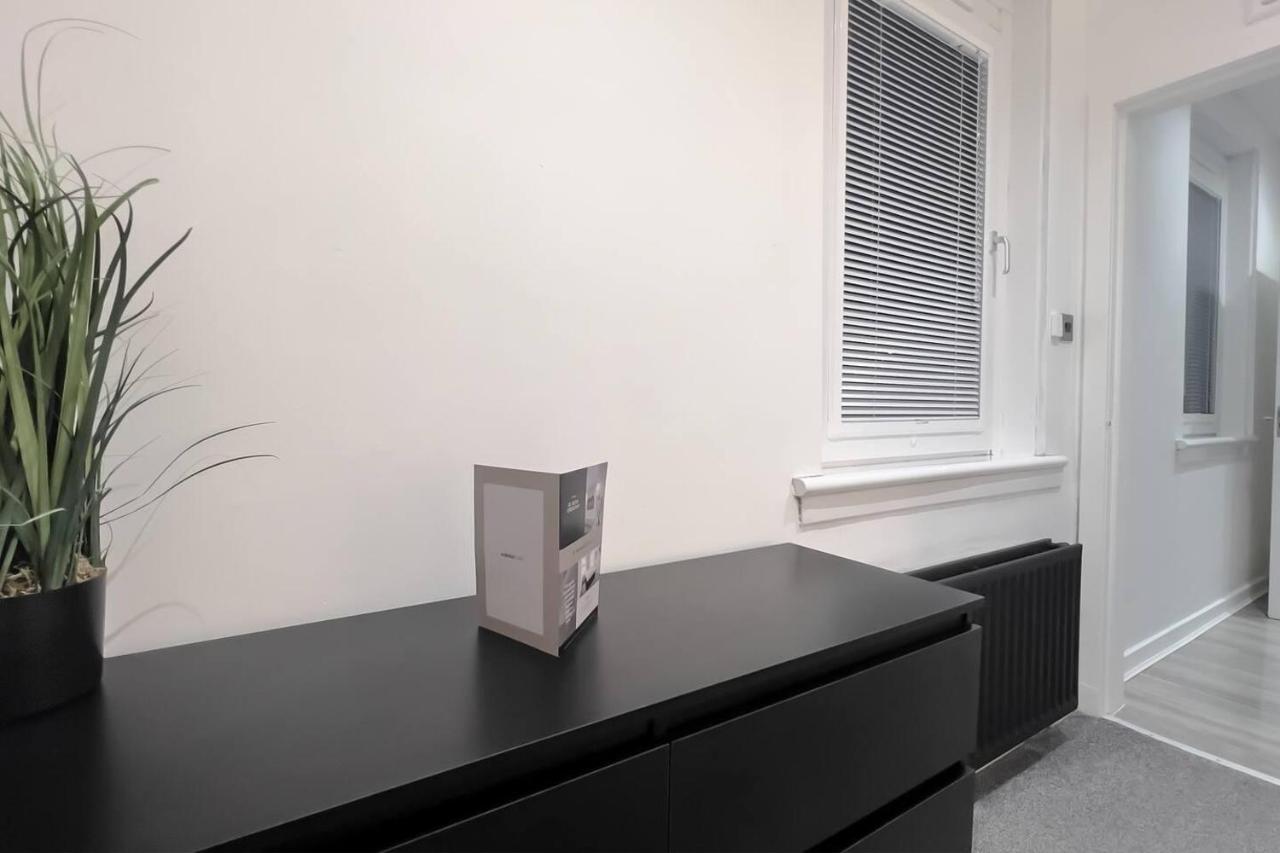 Stunning Luxury Apartment Near Motherwell Wishaw  Exterior photo